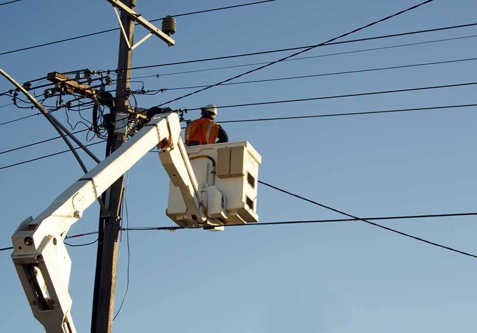 Bucket-Rescue-for-Electrical-Workers