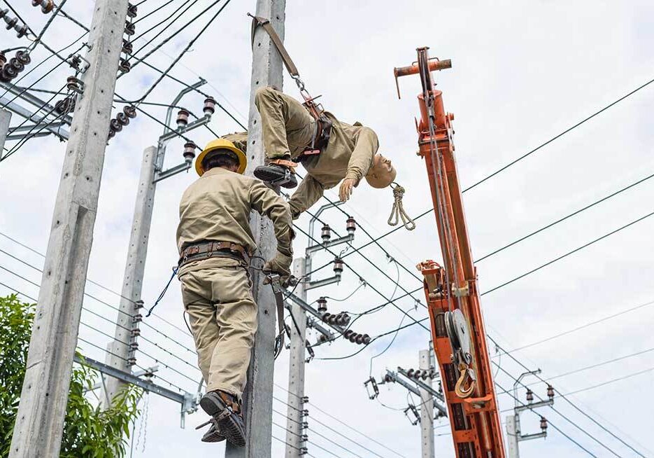 electric-pole-top-rescue